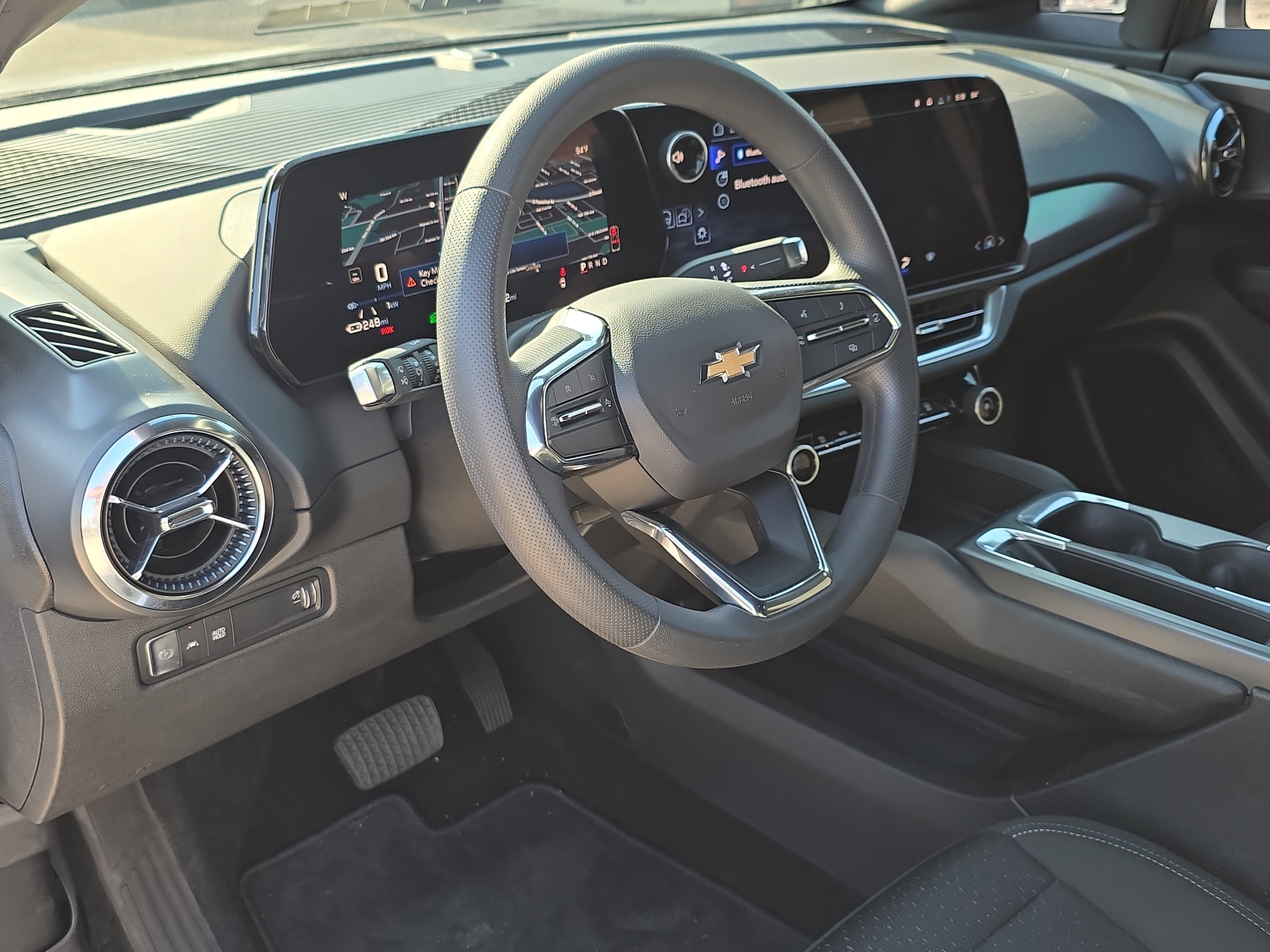 Used 2025 Chevrolet Equinox EV LT FWD image 23