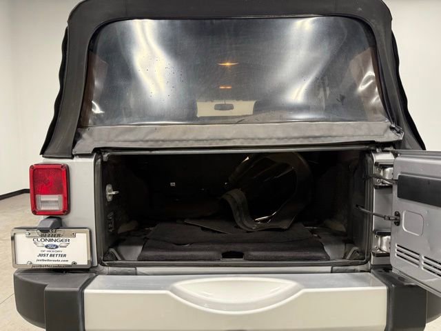 Used 2015 Jeep Wrangler Unlimited Sahara image 29