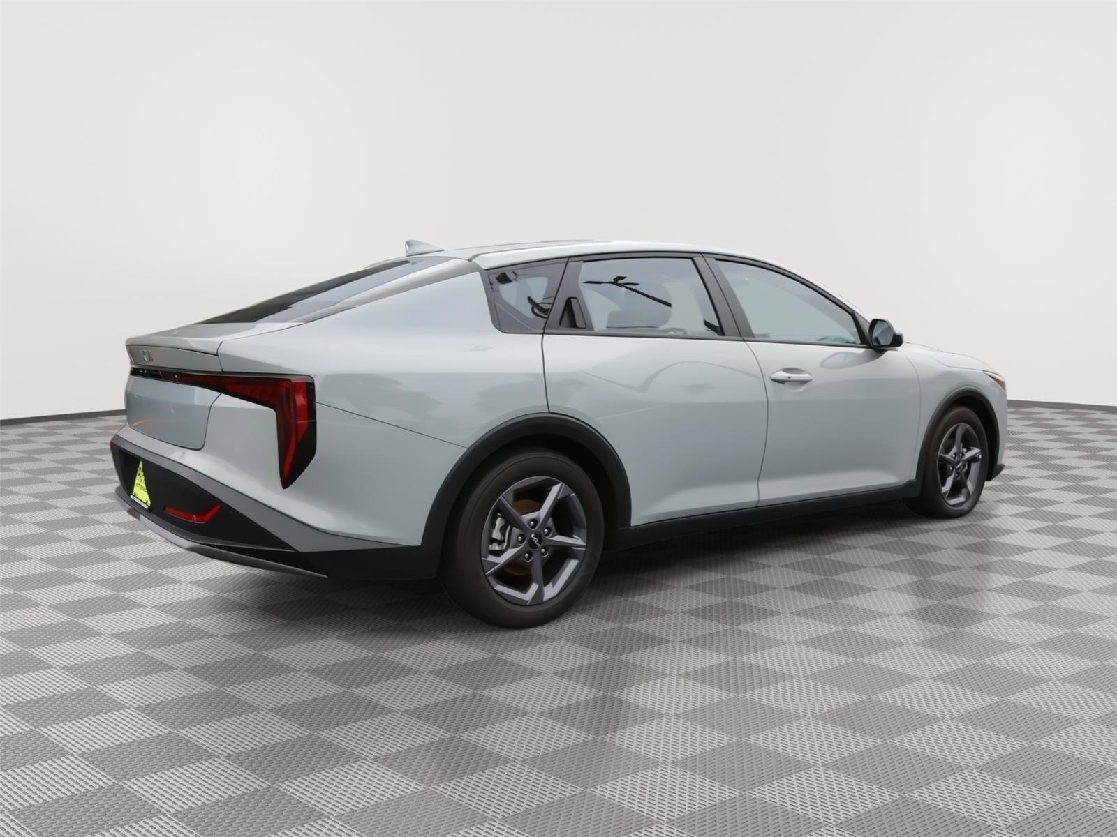 Used 2025 Kia K4 LXS FWD image 3