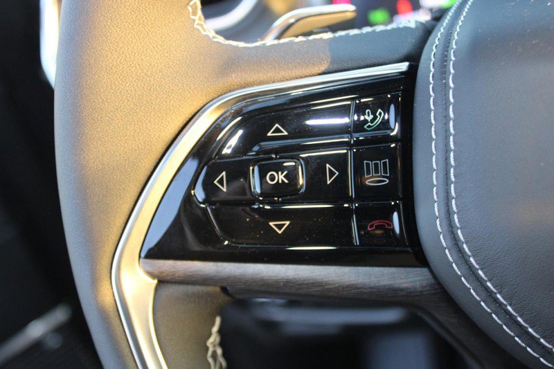 New 2023 Jeep Grand Cherokee Overland w/ Luxury Tech Group IV image 22