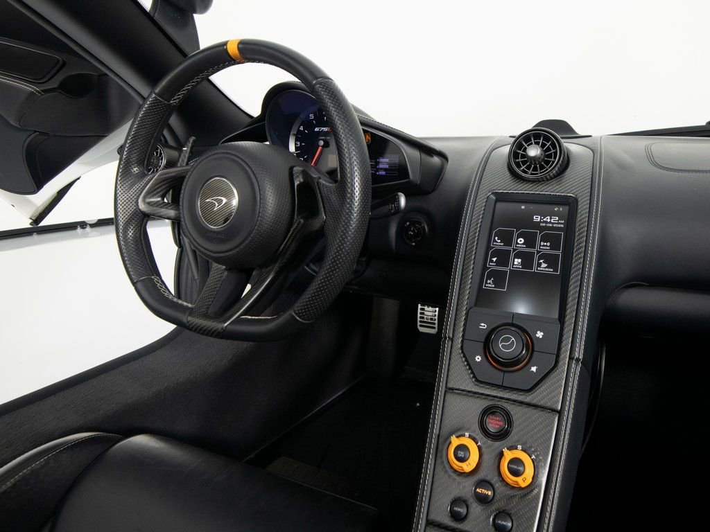 Used 2016 McLaren 675LT Spider image 30