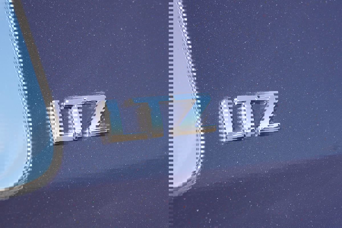 Used 2015 Chevrolet Suburban LTZ image 4