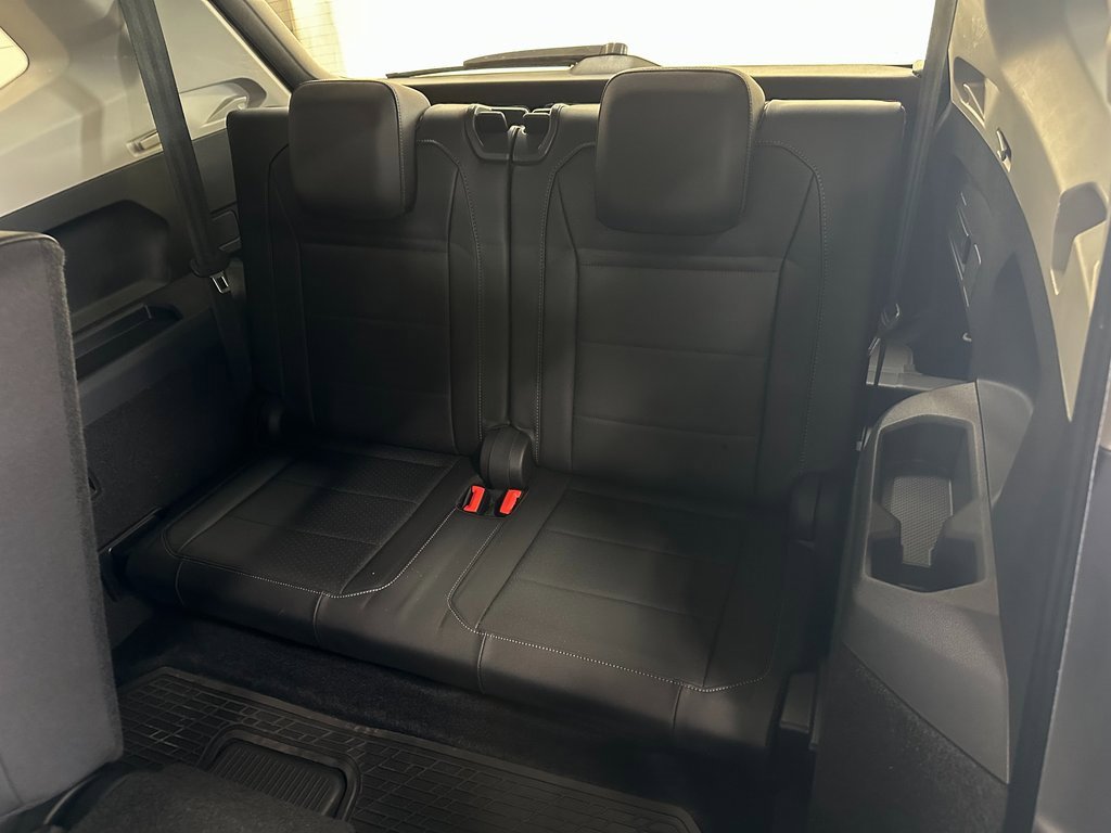 Used 2020 Volkswagen Tiguan SE w/ Panoramic Sunroof Package image 38