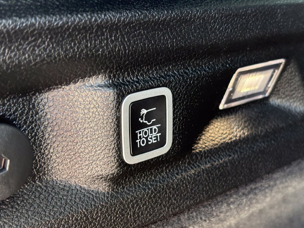 Used 2023 Jeep Grand Cherokee L Overland w/ Luxury Tech Group IV AWD/4WD image 21