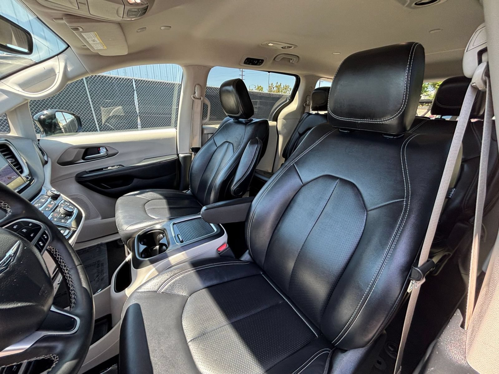 Used 2024 Chrysler Pacifica Touring-L FWD image 27