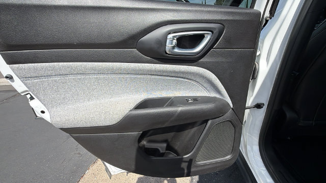 Used 2025 Jeep Compass Latitude AWD/4WD image 14