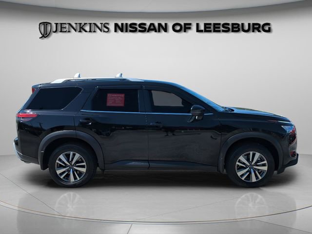 Used 2024 Nissan Pathfinder SL image 3