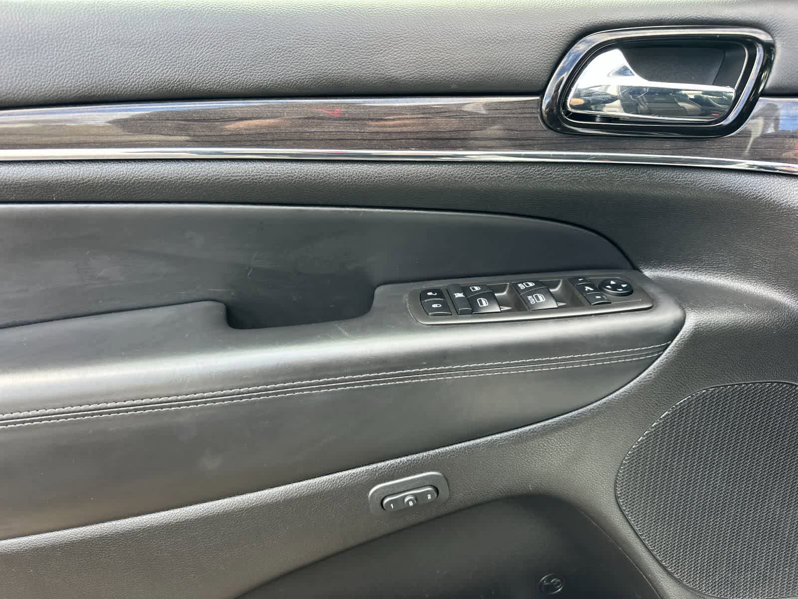 Used 2021 Jeep Grand Cherokee Overland AWD/4WD image 12
