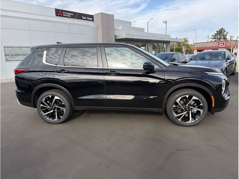 Used 2025 Mitsubishi Outlander 4WD Plug-In Hybrid image 4