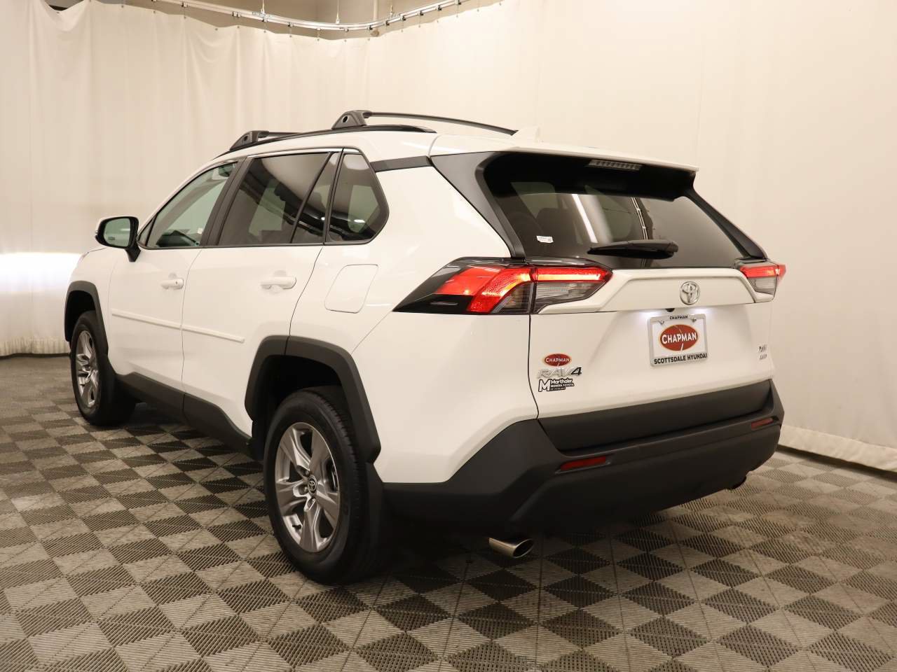Used 2023 Toyota RAV4 XLE AWD/4WD image 3