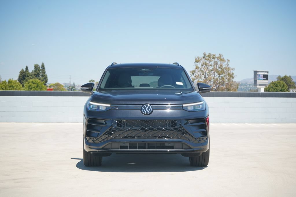 New 2026 Volkswagen Tiguan SE R-Line AWD/4WD image 2