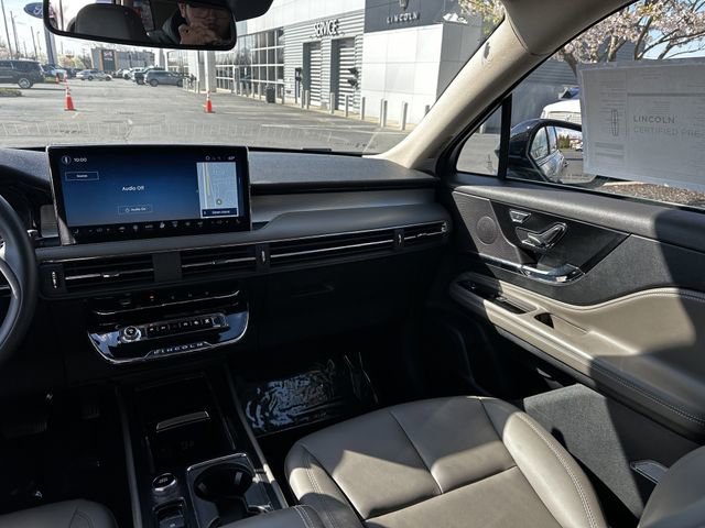 Certified 2025 Lincoln Corsair AWD image 17