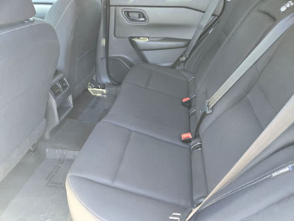 Used 2024 Nissan Rogue S AWD/4WD image 4