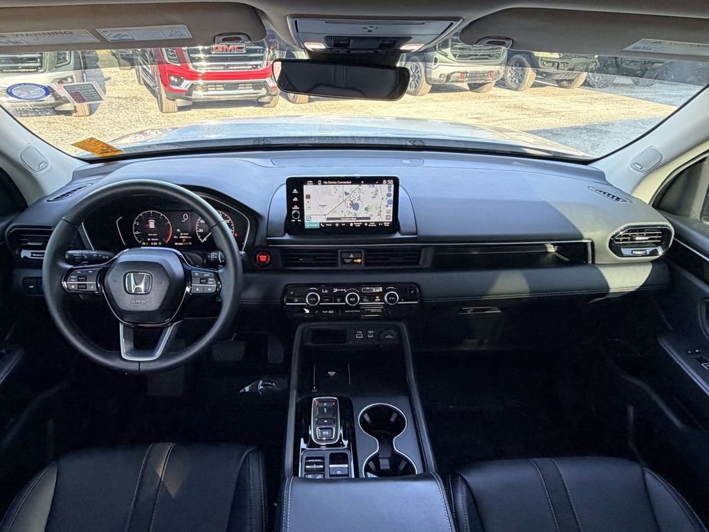 Used 2025 Honda Pilot Touring image 14