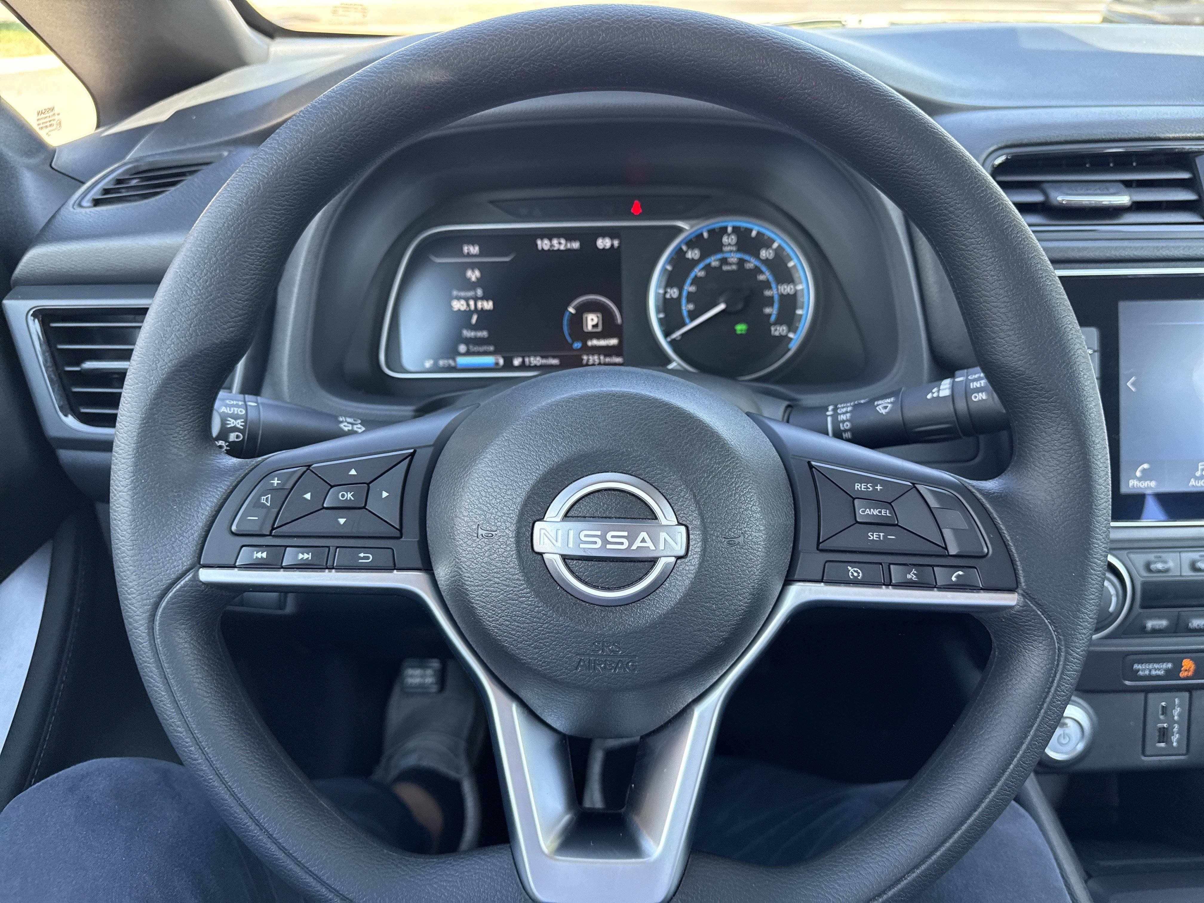 Certified 2025 Nissan Leaf S FWD image 20
