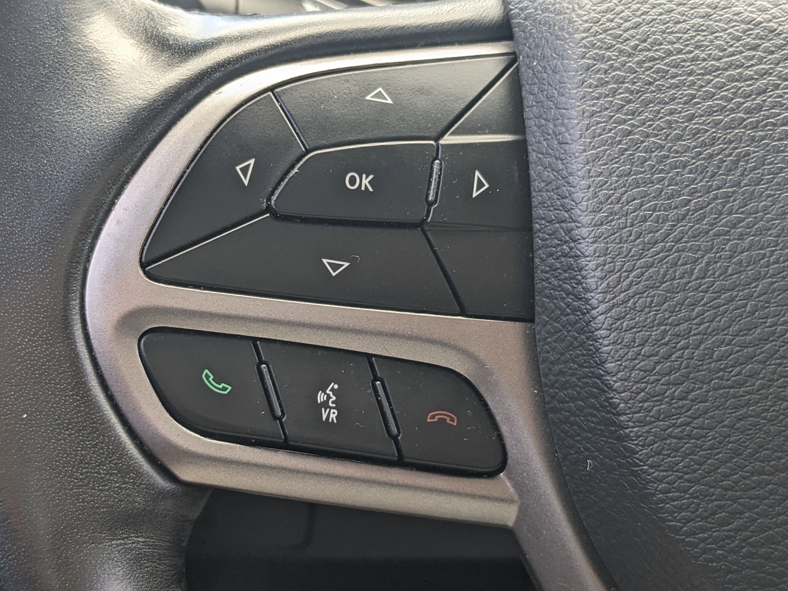 Used 2021 Jeep Cherokee Latitude Lux w/ Comfort/Convenience Group image 20