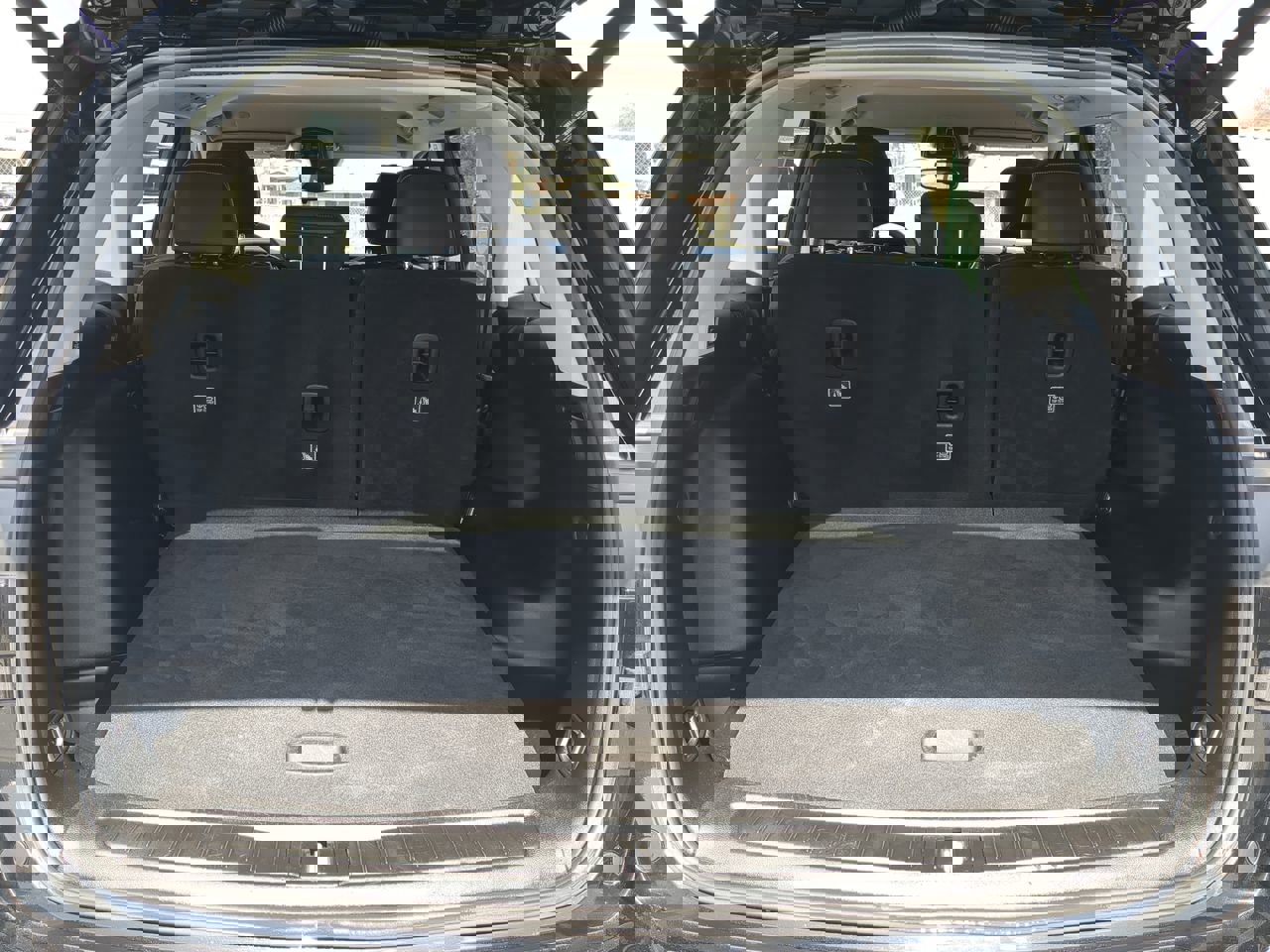 Certified 2023 Jeep Grand Cherokee Limited w/ Black Appearance Package image 11