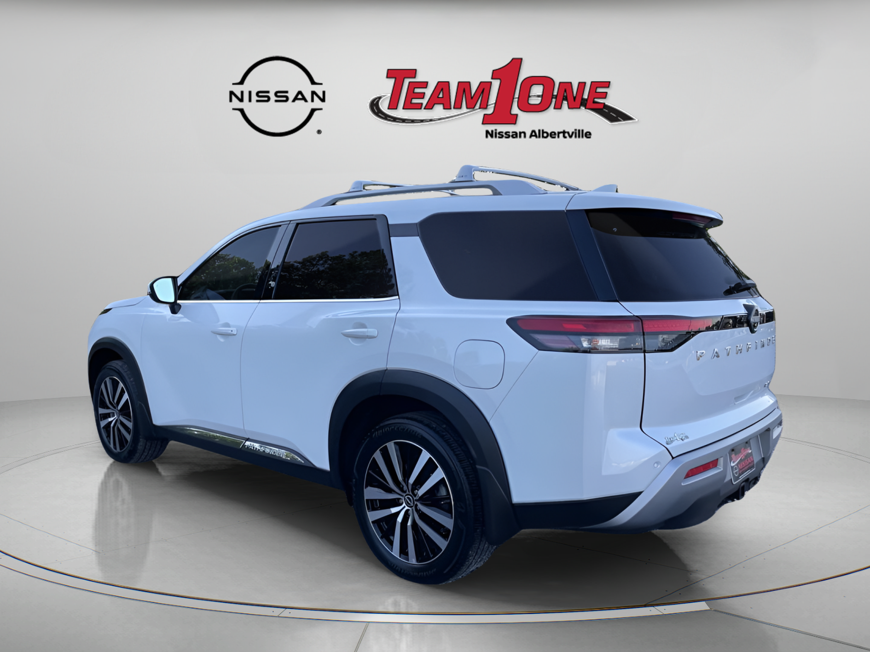 Used 2025 Nissan Pathfinder Platinum w/ Cargo Package FWD image 6