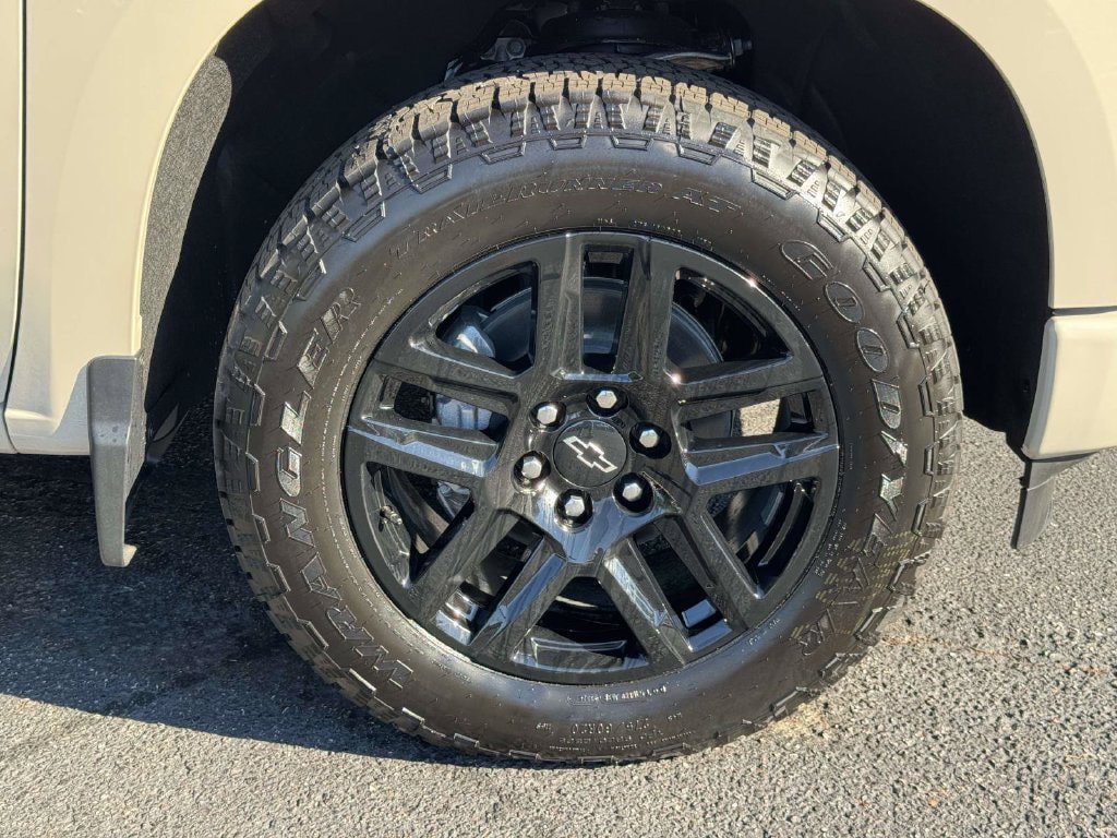 New 2026 Chevrolet Silverado 1500 Custom w/ Turbomax Blackout Package AWD/4WD image 27