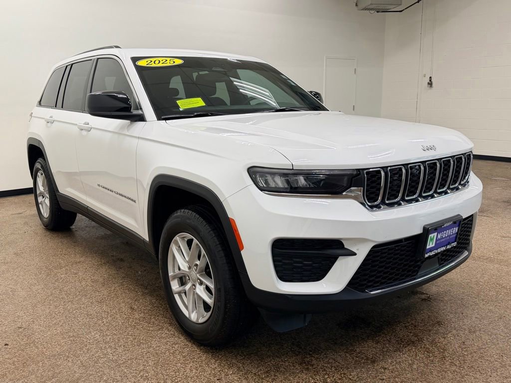 Used 2025 Jeep Grand Cherokee Laredo X AWD/4WD image 9
