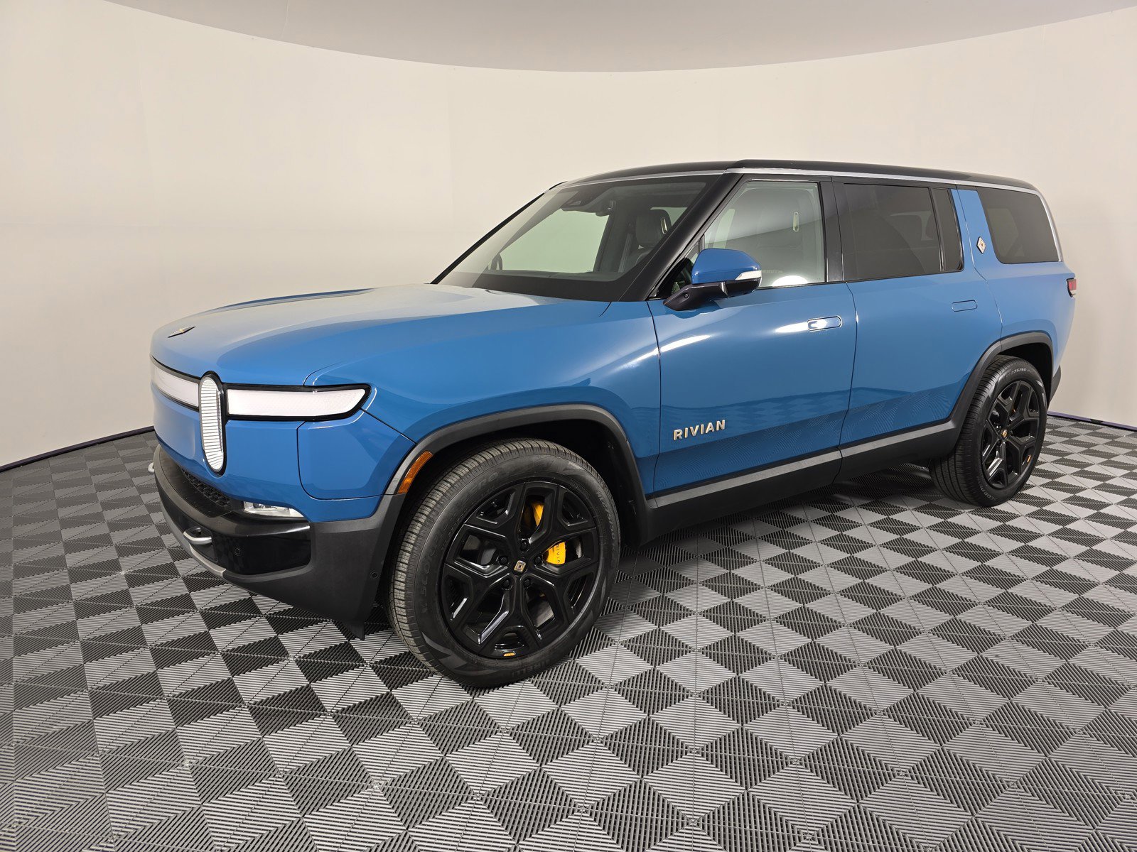 Used 2022 Rivian R1S Launch Edition image 1