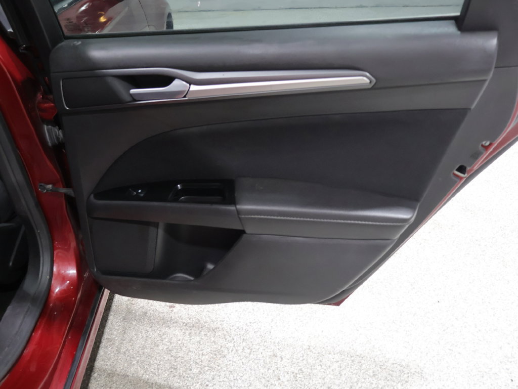 Used 2015 Ford Fusion SE FWD image 24