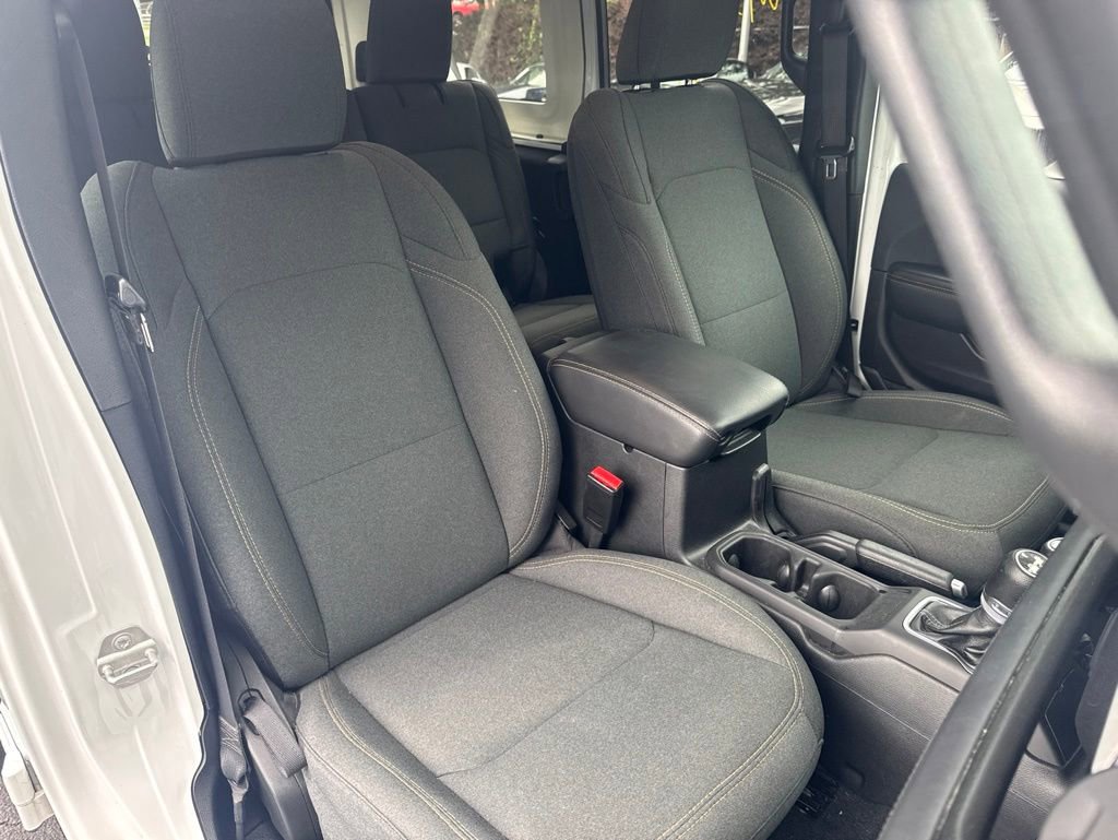 Used 2025 Jeep Wrangler Unlimited Sahara AWD/4WD image 6