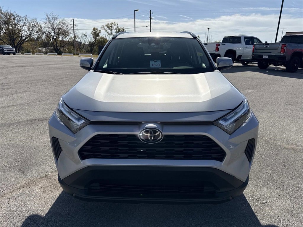 Used 2025 Toyota RAV4 XLE image 9