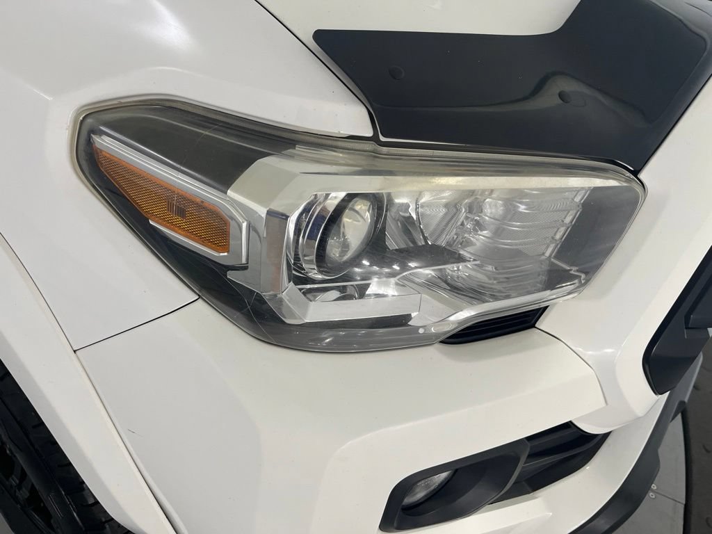Used 2016 Toyota Tacoma SR5 AWD/4WD image 32