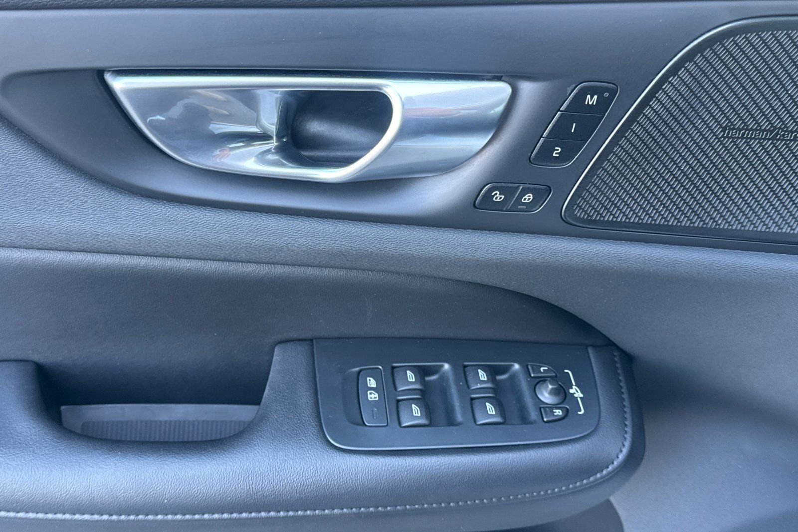 Used 2023 Volvo S60 T8 Plus w/ Climate Package image 10