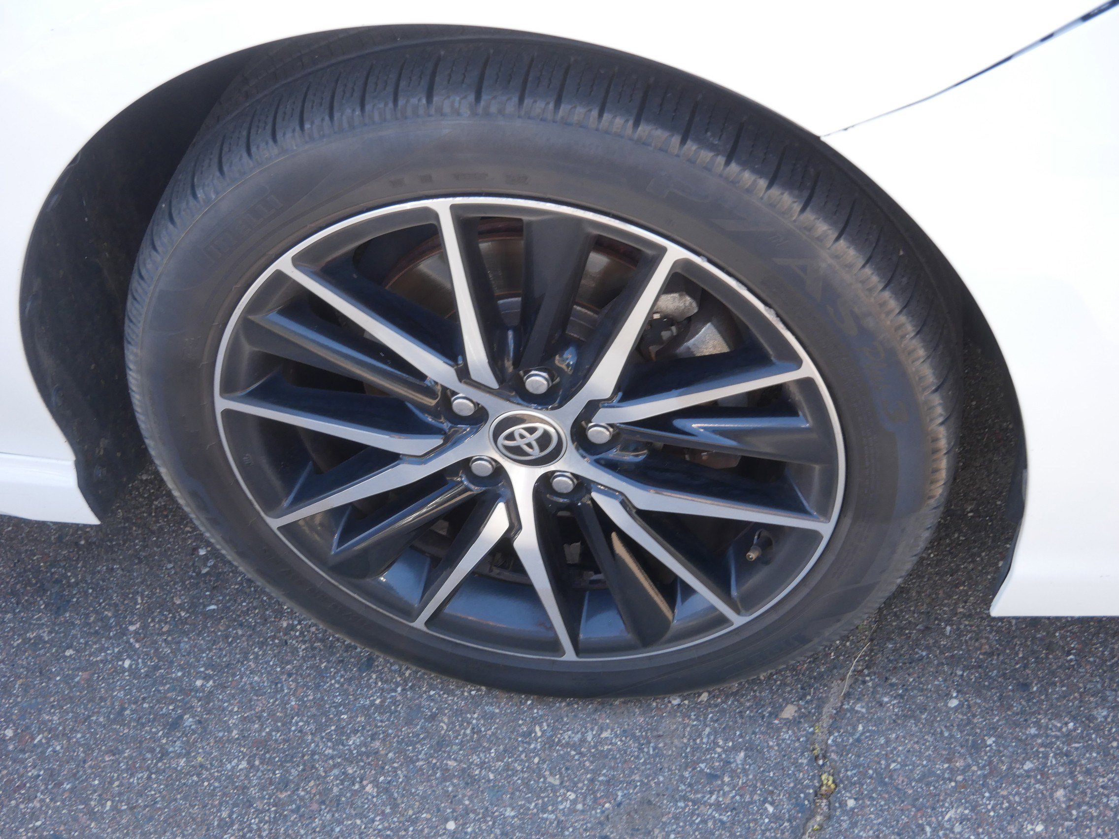 Used 2021 Toyota Camry SE FWD image 3