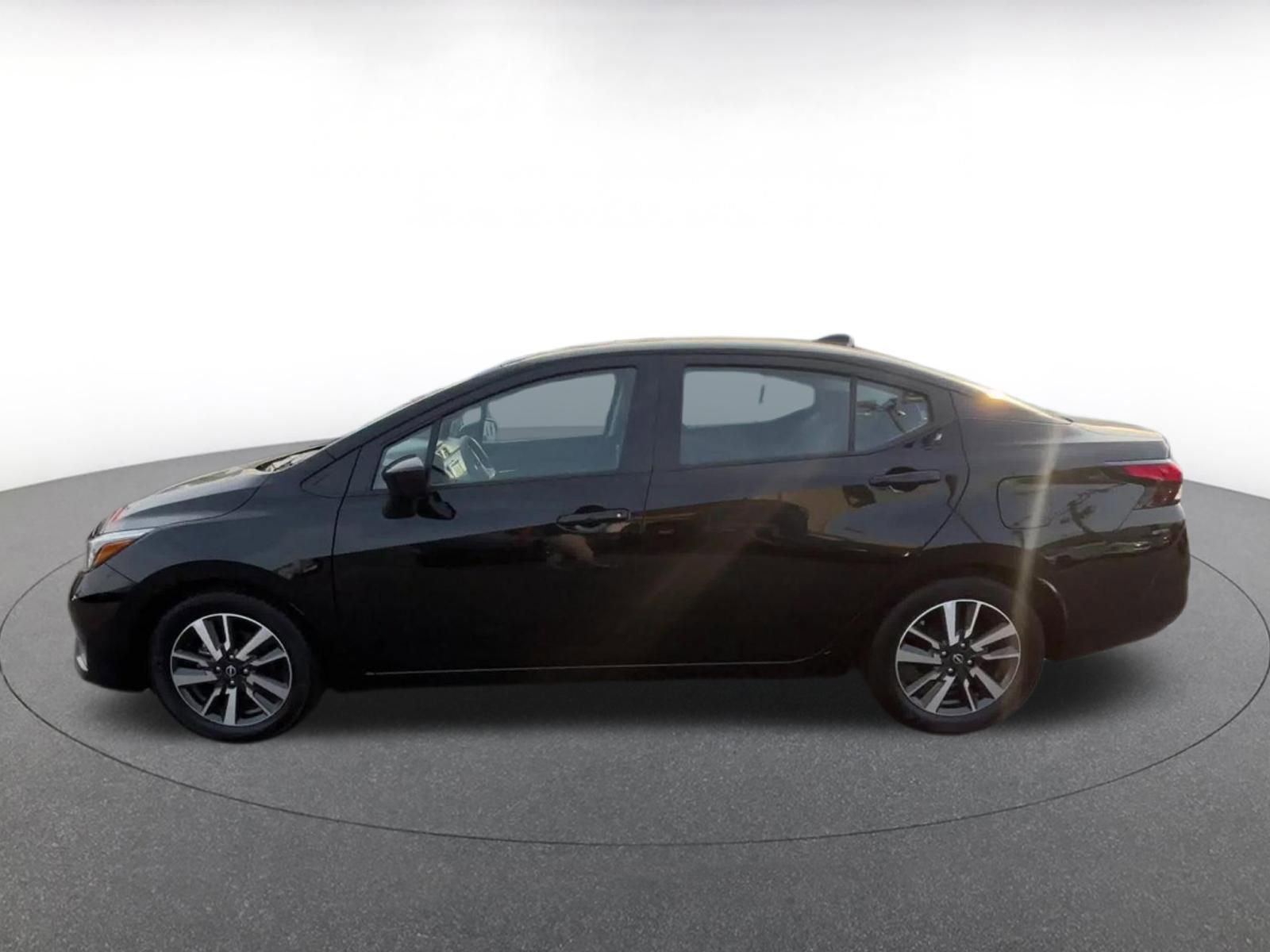 Used 2025 Nissan Versa SV image 9