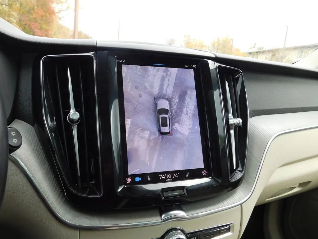 Used 2024 Volvo XC60 B5 Plus image 17