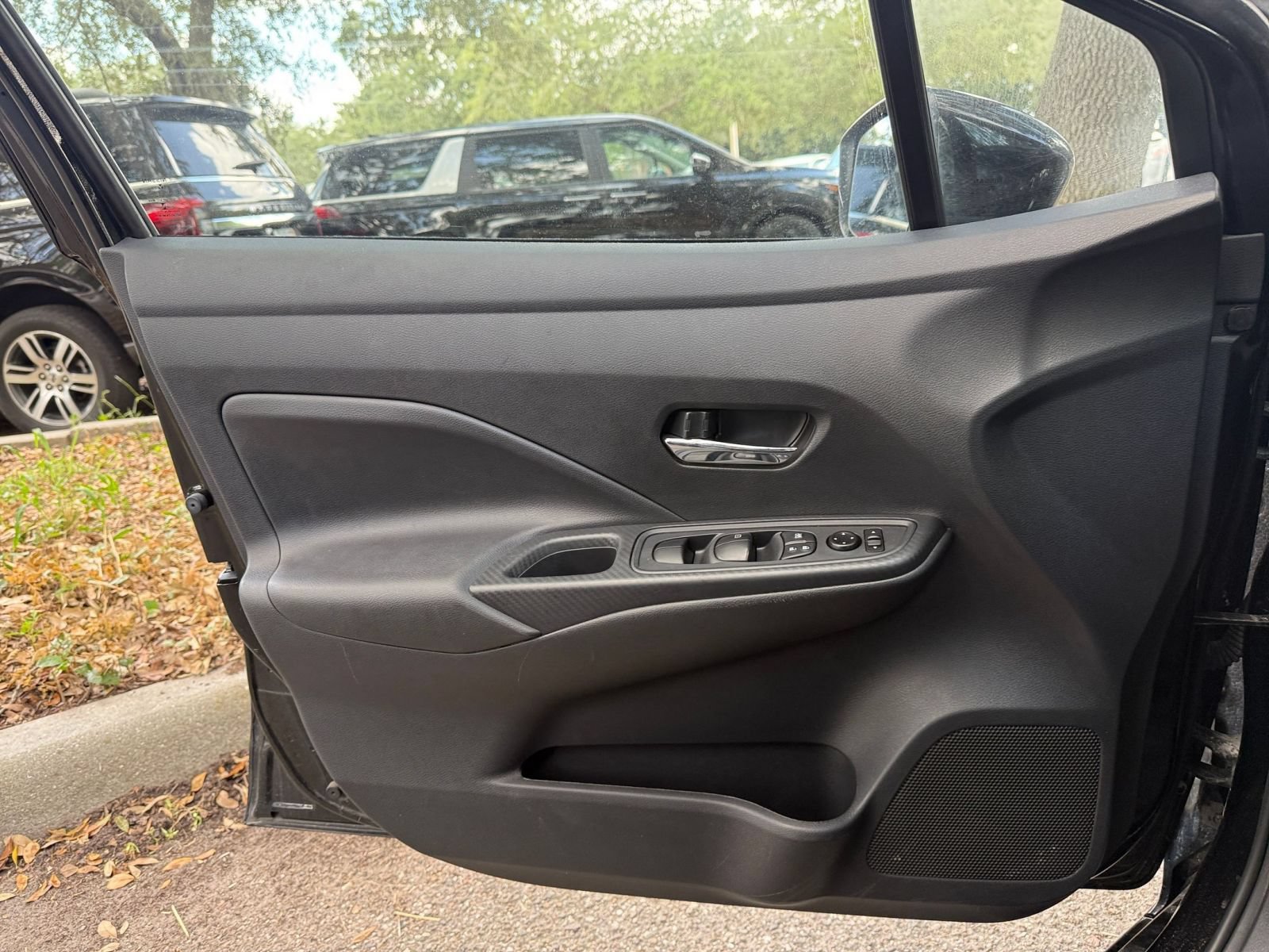Used 2025 Nissan Versa SV FWD image 18