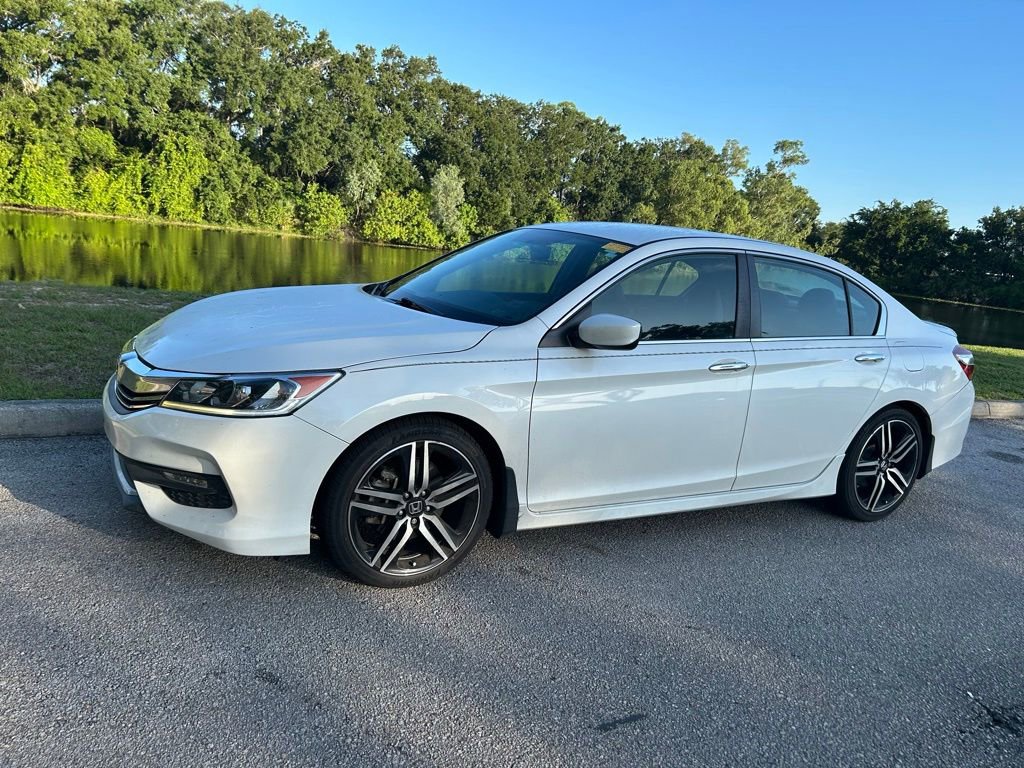 Used 2017 Honda Accord Sport image 2