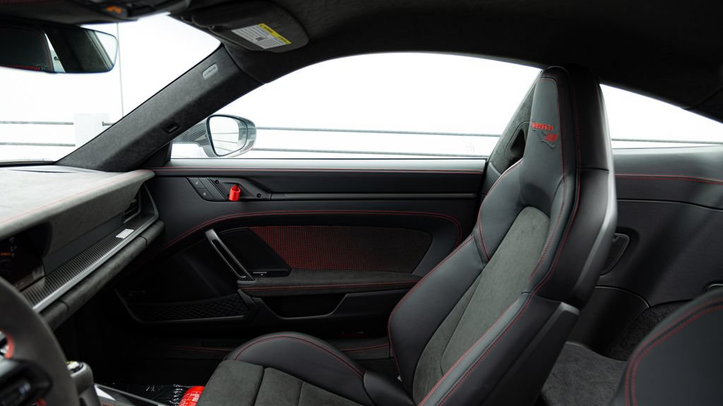 Certified 2025 Porsche 911 GT3 RS RWD image 42