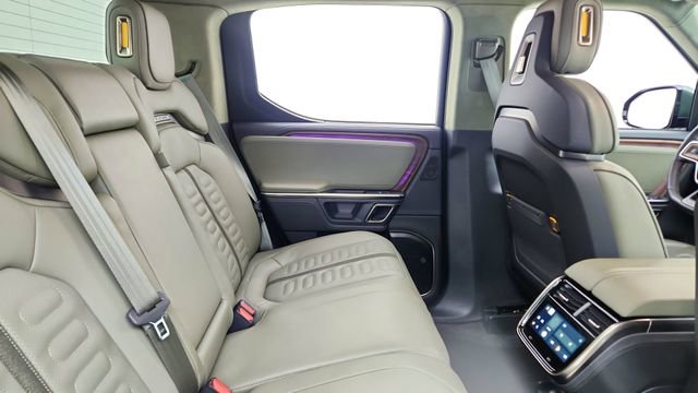 Used 2024 Rivian R1T Adventure AWD/4WD image 25