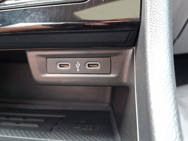 Used 2025 Volkswagen Jetta SE FWD image 26