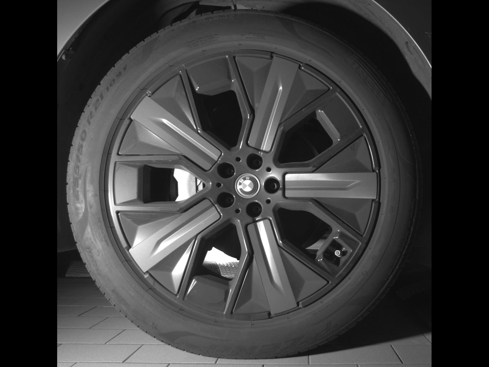Used 2024 BMW iX xDrive50 w/ Premium Package AWD/4WD image 19