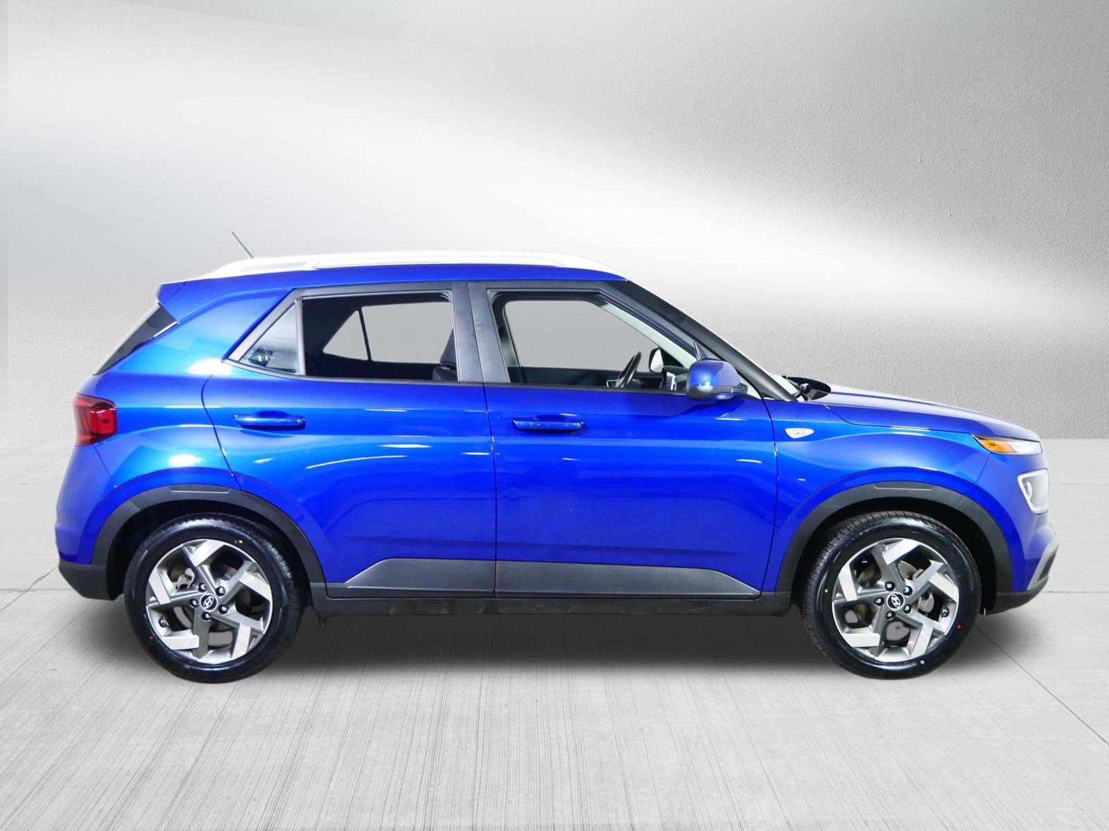 Used 2024 Hyundai Venue SEL image 8