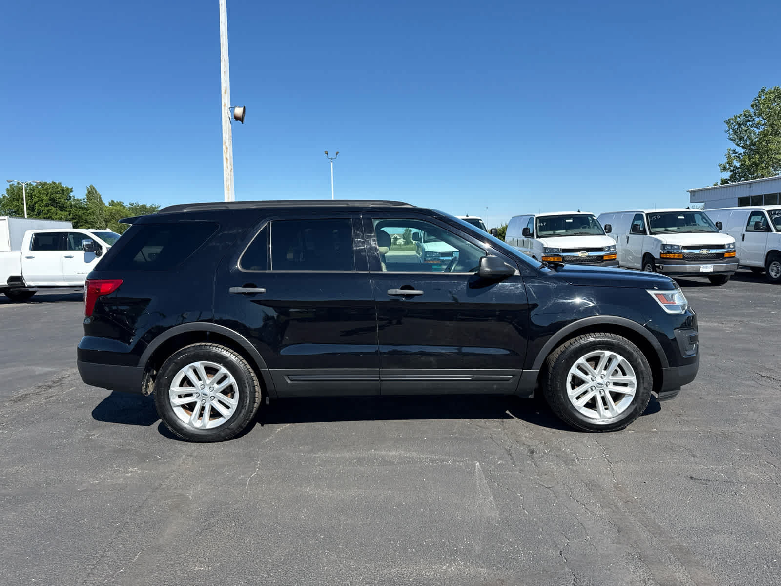 Used 2017 Ford Explorer FWD image 6