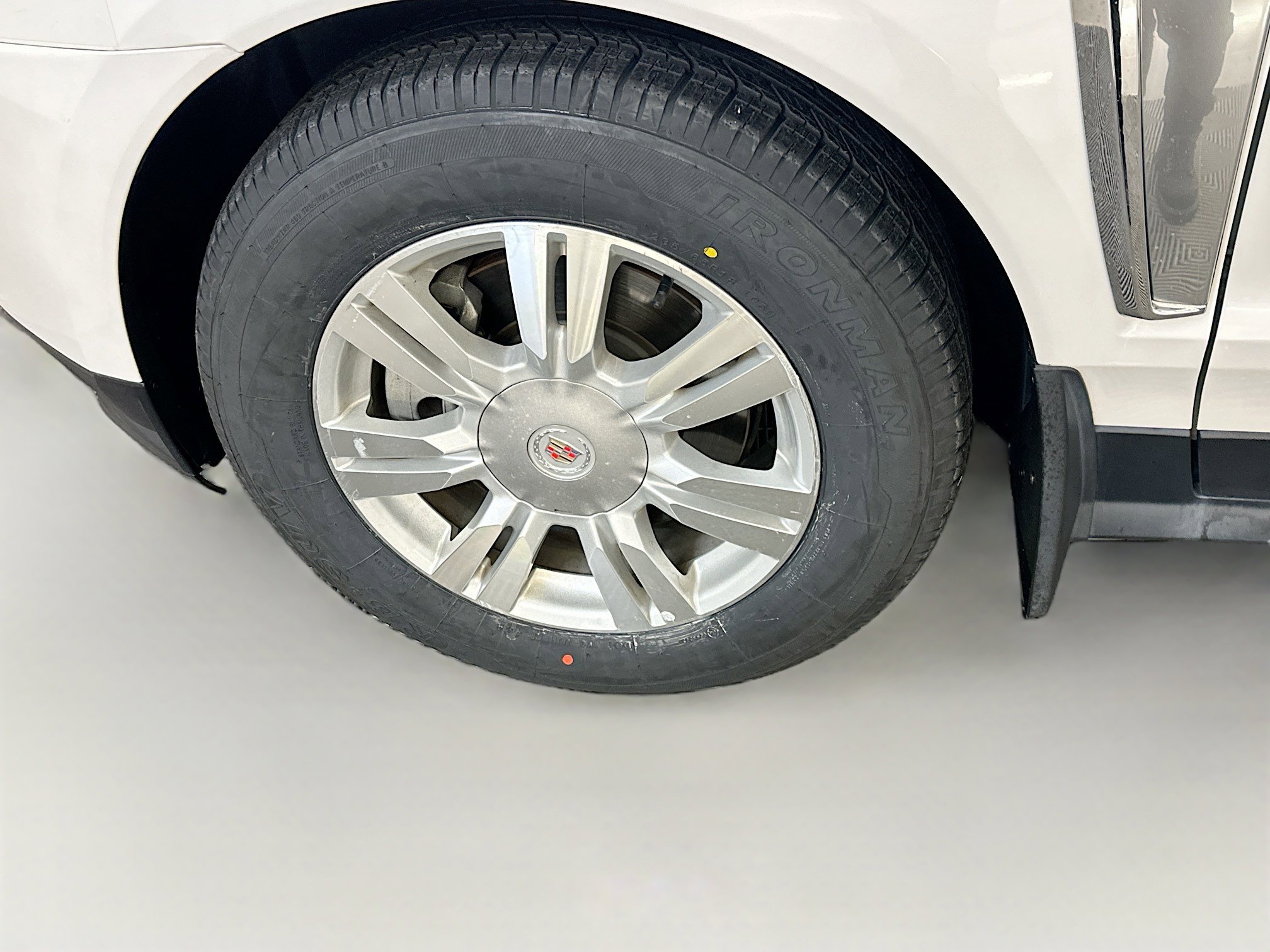 Used 2015 Cadillac SRX Luxury w/ Driver Awareness Package image 11