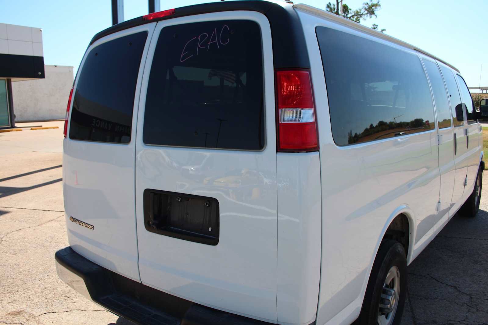 Used 2025 Chevrolet Express 3500 LT w/ LT Preferred Equipment Group RWD image 13