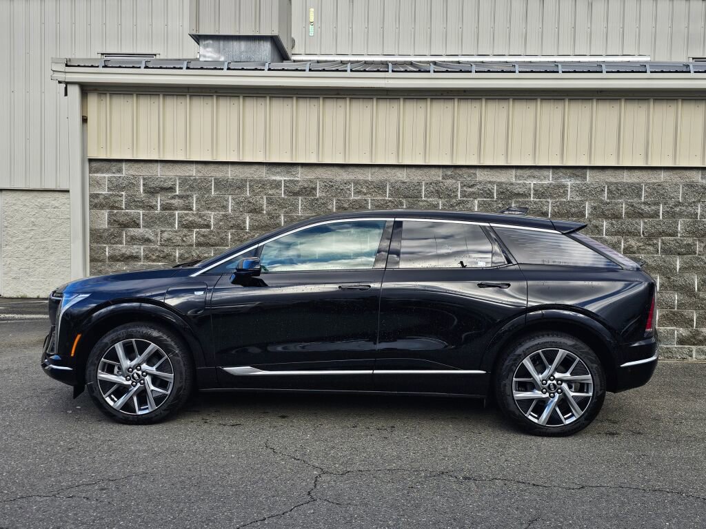 New 2026 Cadillac Optiq Luxury 1 image 3