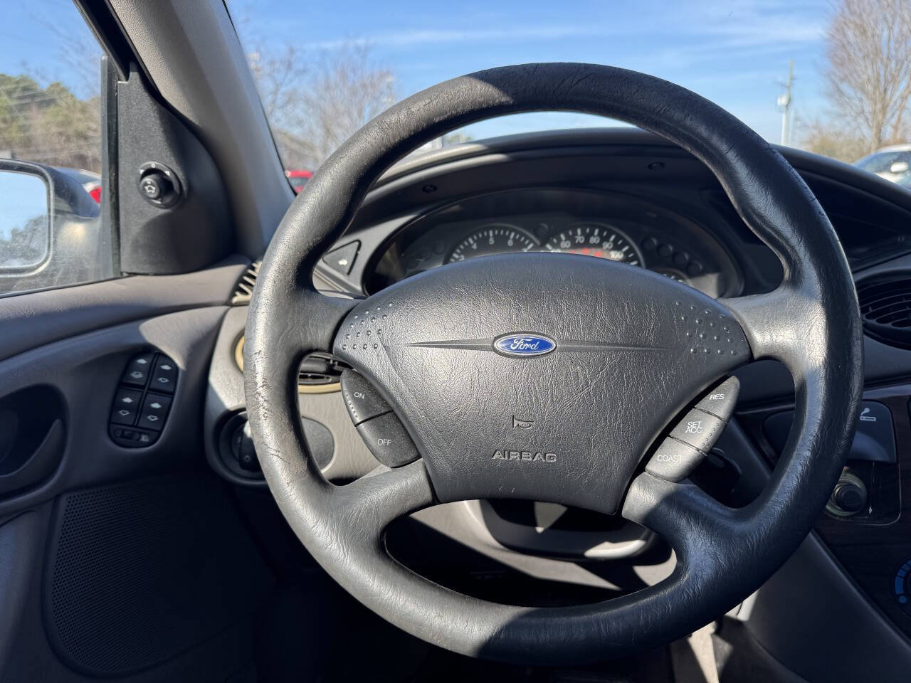 Used 2001 Ford Focus ZTS FWD image 18