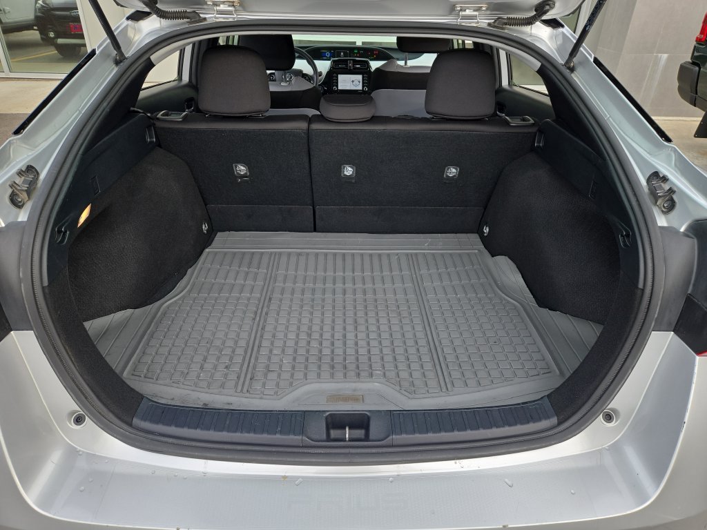 Used 2021 Toyota Prius LE AWD/4WD image 27