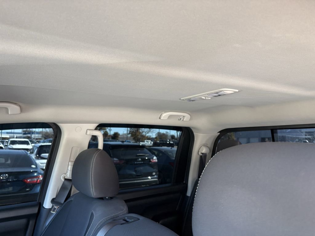 Used 2022 Nissan Titan SV image 19