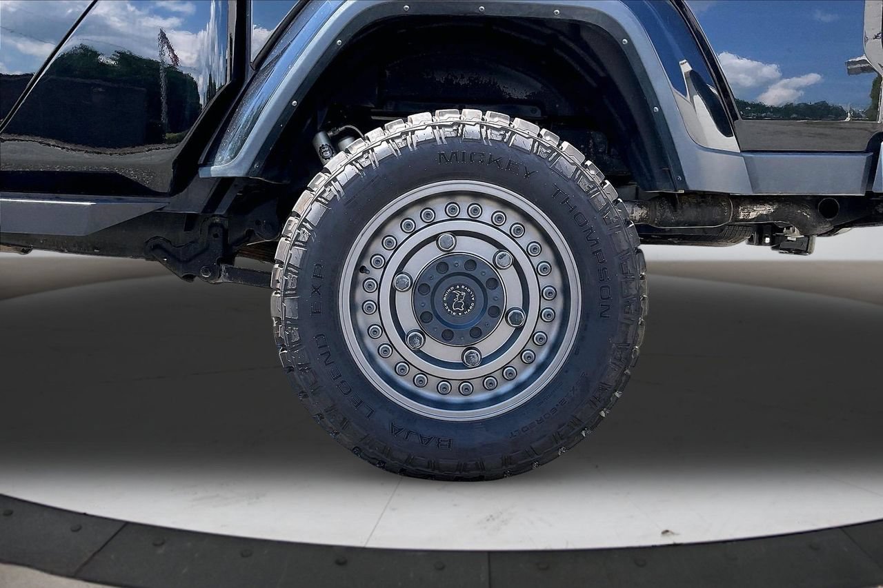 Used 2023 Jeep Gladiator Overland AWD/4WD image 35