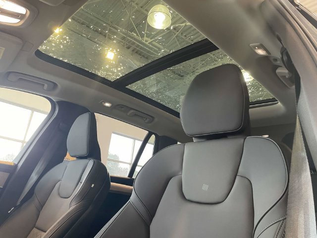 New 2026 Volvo XC90 B6 Plus w/ Protection Package Premier AWD/4WD image 16
