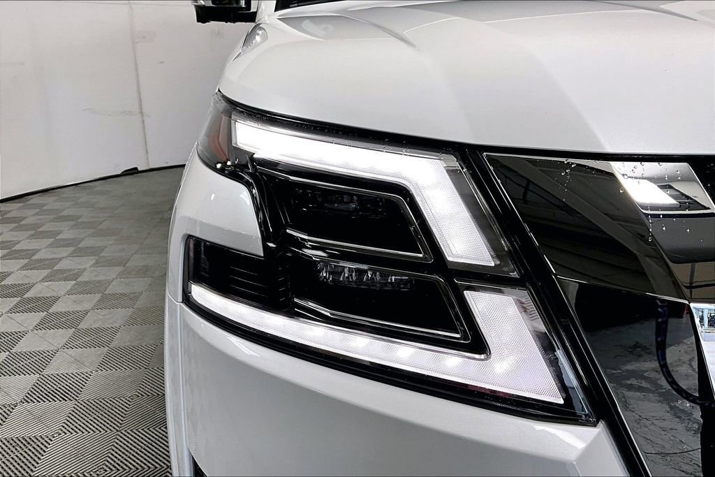 Used 2024 Nissan Armada Platinum w/ Captain's Chairs Package image 28